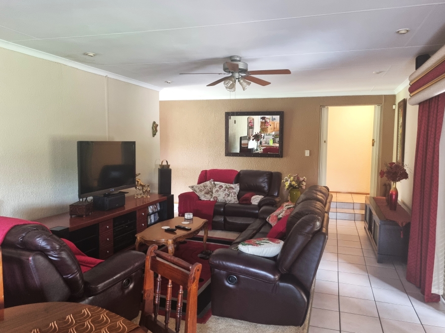 4 Bedroom Property for Sale in Geelhoutpark North West